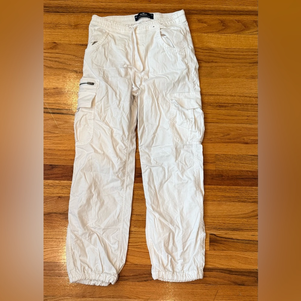 Hollister Women’s Crisp White Cargo Pants